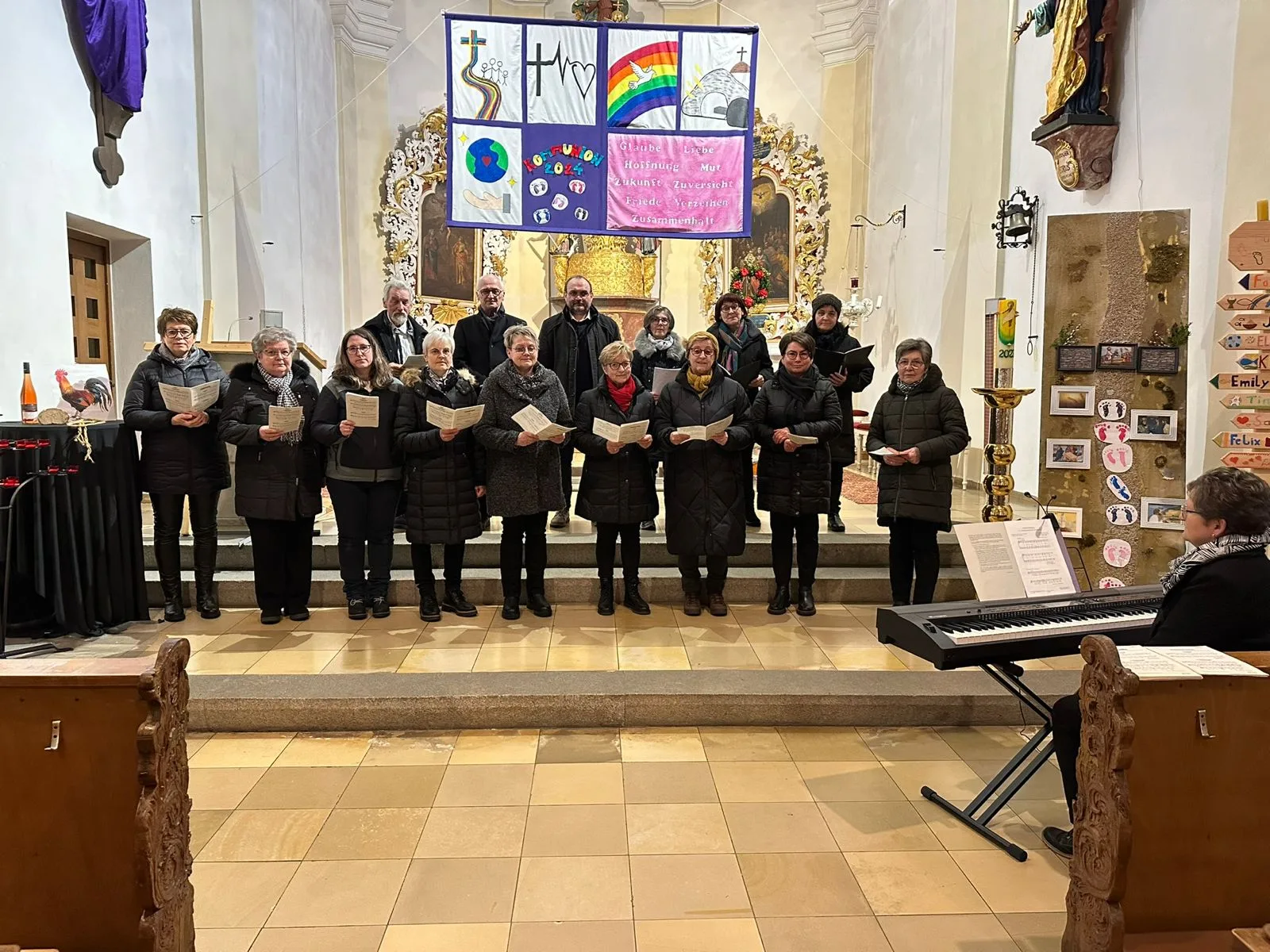 Kirchenchor singt Kreuzweg von Joseph Kronsteiner