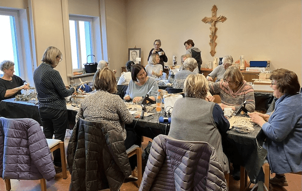 Palmbuschen binden als gelebte Vorbereitung auf den Palmsonntag